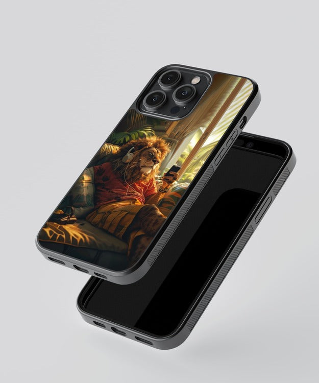 Lion Relaxing Glass Case