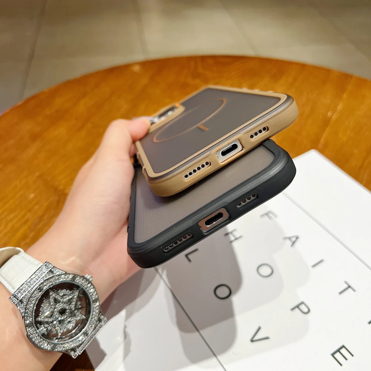 New Style Grid Pattern Magnetic Phone Case